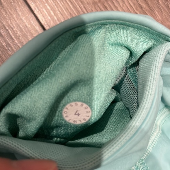 Lululemon On Pace Short 10” size 4 - Picture 8 of 9